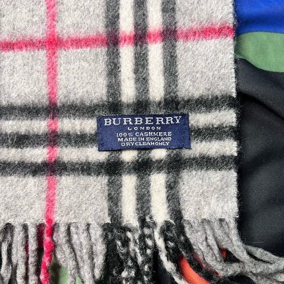 Authentic Preloved Burberry London 💯 Cashmere - Picture 3 of 4